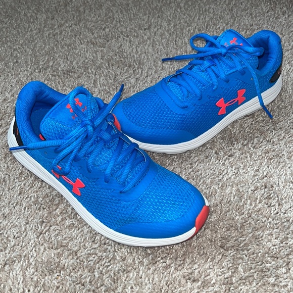 Under Armour Other - Under Armour LIKE NEW GS Surge 2 Youth Boys Running Shoes size 4